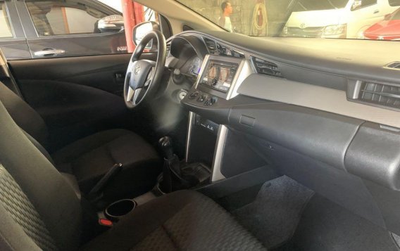Selling Silver Toyota Innova 2019 in Quezon City-3