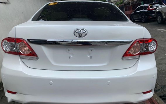 White Toyota Corolla Altis 2013 for sale in Quezon City-3
