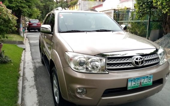 2nd-hand Toyota Fortuner 2011 for sale in Las Piñas-1