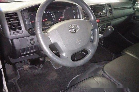 White Toyota Hiace 2017 at 33313 km for sale-3