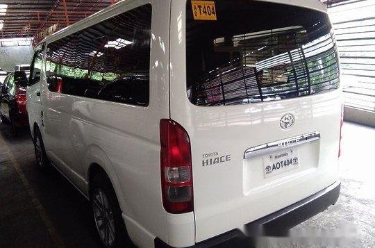 White Toyota Hiace 2017 at 33313 km for sale-1