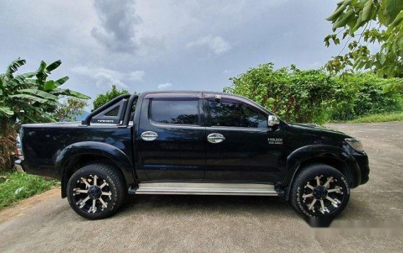 Selling Black Toyota Hilux 2013 at 58937 km-2