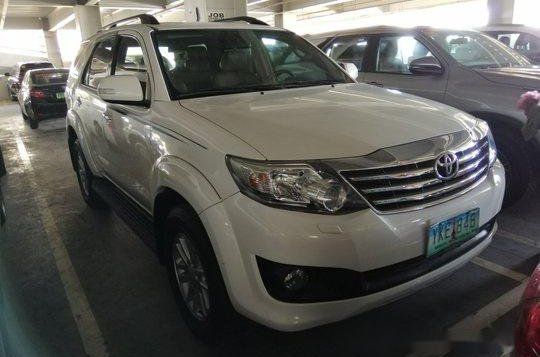 Selling White Toyota Fortuner 2012 