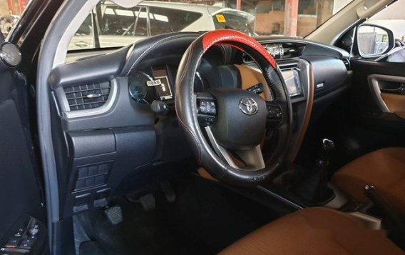 Selling Black Toyota Fortuner 2017 in Quezon City-2