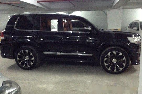 Black Toyota Land Cruiser 2018 Automatic Diesel for sale in Quezon City-2