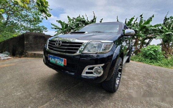 Selling Black Toyota Hilux 2013 at 58937 km