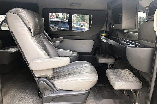 Selling Toyota Hiace 2018 Automatic Diesel in Mandaluyong-2