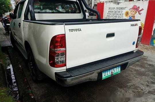 Selling White Toyota Hilux 2012 Manual Diesel -6