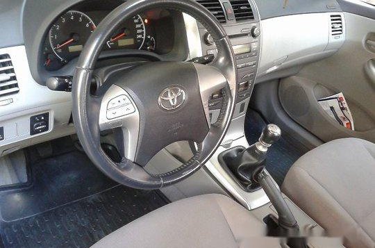 Sell Silver 2011 Toyota Corolla Altis Manual Gasoline at 68000 km -8