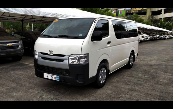 Selling Toyota Hiace 2018 Van at 3297 km -1