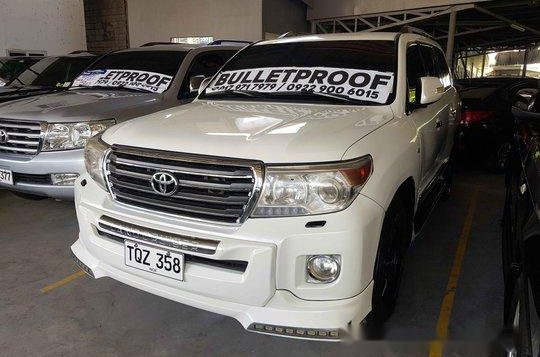 White Toyota Land Cruiser 2012 Automatic Diesel for sale -2