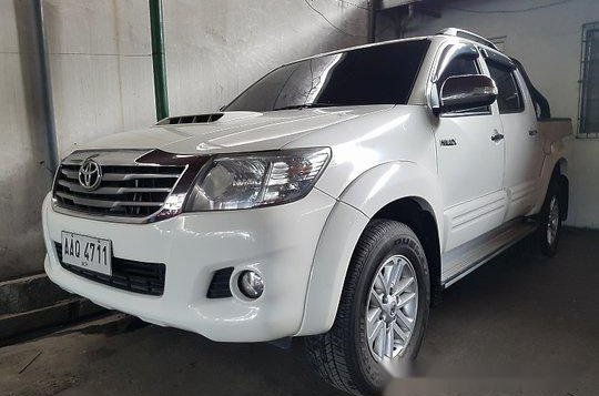 Selling White Toyota Hilux 2014 at 10000 km -2