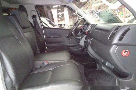 White Toyota Hiace 2017 at 33313 km for sale-4