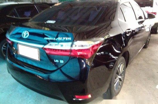 Selling Black Toyota Corolla Altis 2018 Automatic Gasoline -2