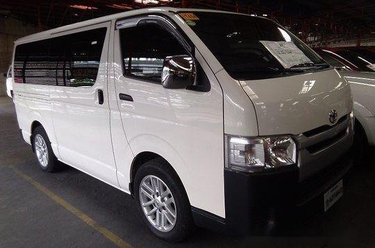 White Toyota Hiace 2017 at 33313 km for sale-7