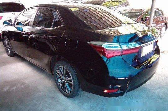 Selling Black Toyota Corolla Altis 2018 Automatic Gasoline -3