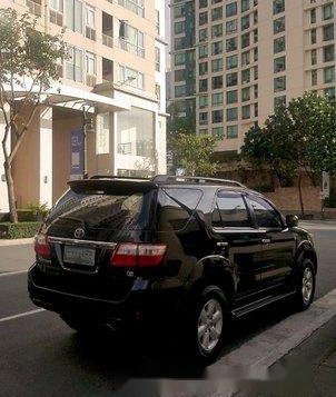 Selling Black Toyota Fortuner 2010 at 93000 km 