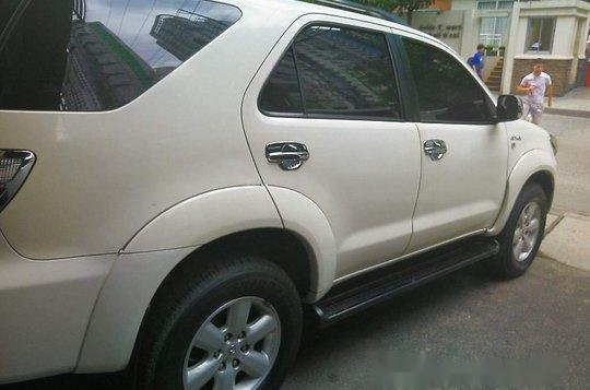 Selling White Toyota Fortuner 2010 Automatic Gasoline at 30000 km-1