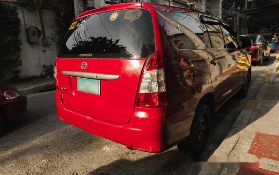 Red Toyota Innova 2013 Manual Diesel for sale  -4