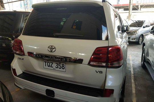 White Toyota Land Cruiser 2012 Automatic Diesel for sale -4