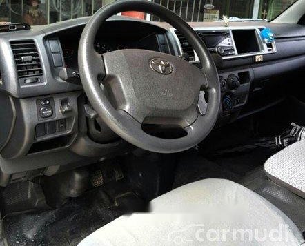 Selling 2014 Toyota Hiace at 28000 km-4