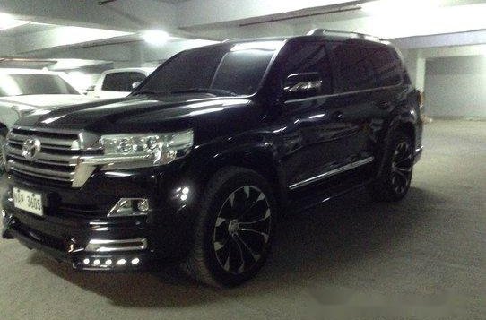 Black Toyota Land Cruiser 2018 at 6000 km for sale-2