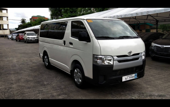 Selling Toyota Hiace 2018 Van at 3297 km -2