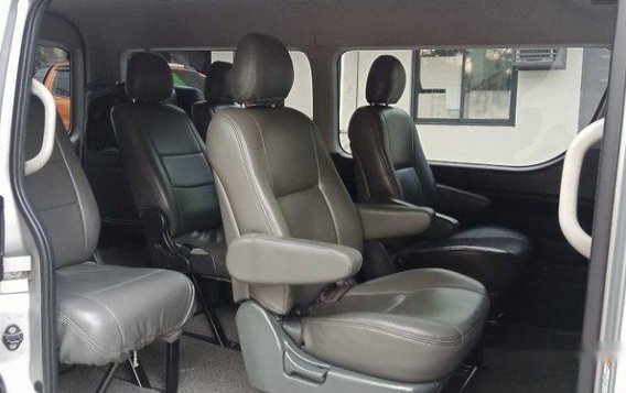 Sell Silver 2015 Toyota Hiace Automatic Diesel at 60000 km -10