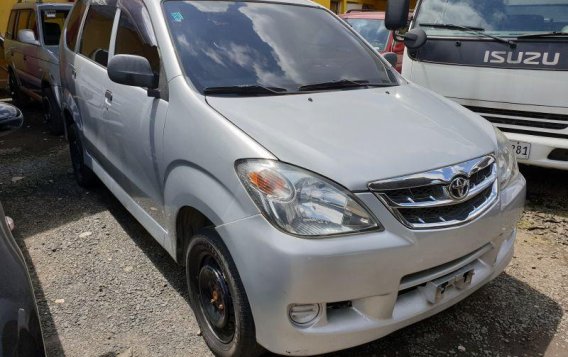 Silver Toyota Avanza 2008 at 98000 km for sale-1