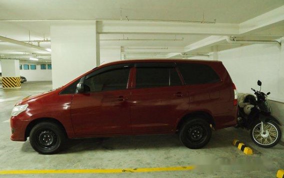 Red Toyota Innova 2013 Manual Diesel for sale  -3