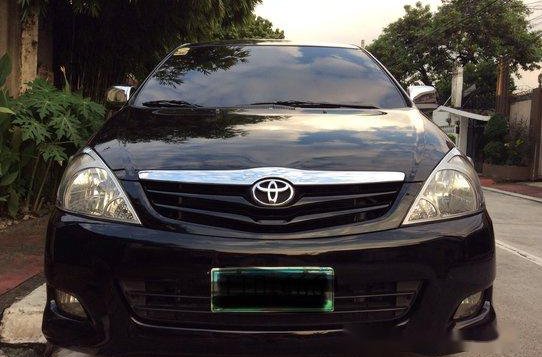 Black Toyota Innova 2011 Automatic Gasoline for sale 