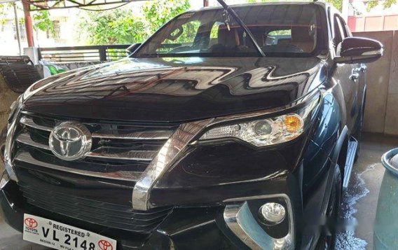 Selling Black Toyota Fortuner 2017 in Quezon City-1