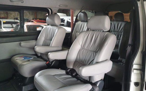 Selling white 2019 Toyota Hiace in Quezon City-5