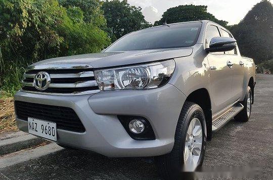 Selling Silver Toyota Hilux 2017 at 15000 km -2