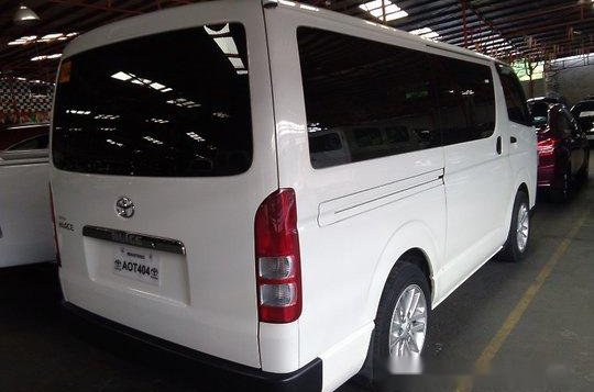 White Toyota Hiace 2017 at 33313 km for sale-2