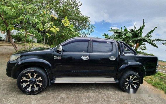 Selling Black Toyota Hilux 2013 at 58937 km-1