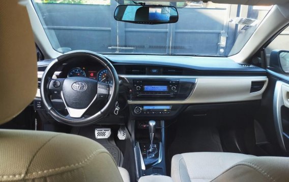 Toyota Corolla Altis 2015 at 80000 km for sale -3