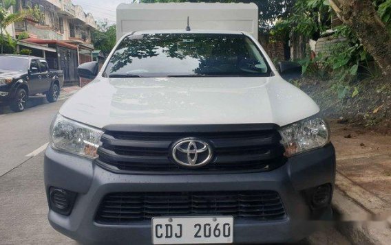 Sell White 2016 Toyota Hilux at 28000 km -1