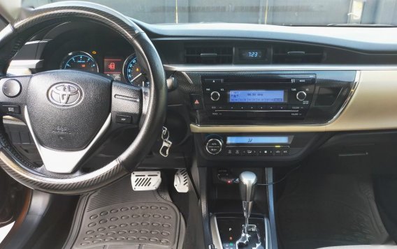 Toyota Corolla Altis 2015 at 80000 km for sale -6