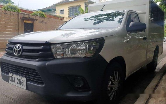 Sell White 2016 Toyota Hilux at 28000 km -2