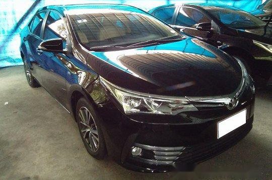 Selling Black Toyota Corolla Altis 2018 Automatic Gasoline -1