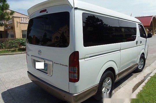 Selling White Toyota Hiace 2011 in Quezon City -2