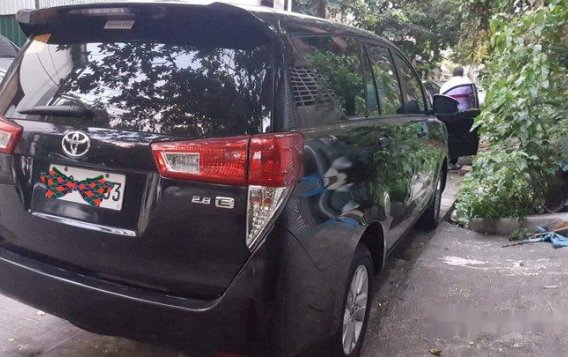 Selling Black Toyota Innova 2017 in Quezon City -1