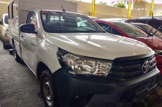 Selling White Toyota Hilux 2018 Manual Diesel 