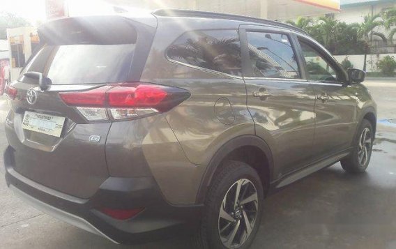 Sell 2018 Toyota Rush Automatic Gasoline at 2720 km -2