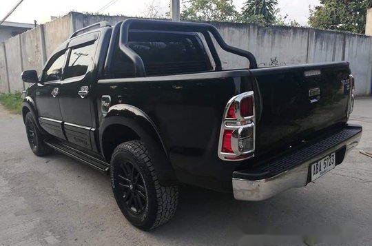 Selling Black Toyota Hilux 2014 Manual Diesel -3