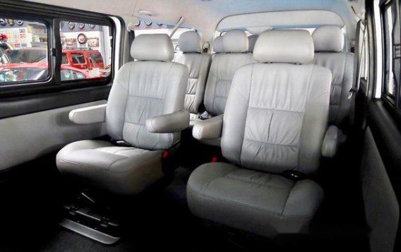 Selling White Toyota Hiace 2016 in Quezon City-9