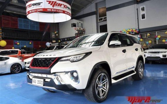 White Toyota Fortuner 2017 at 14000 km for sale -5