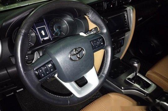 Selling White Toyota Fortuner 2017 Automatic Diesel -6