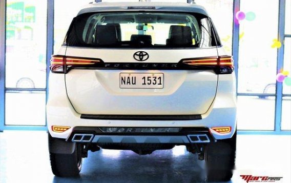 White Toyota Fortuner 2017 at 14000 km for sale -4